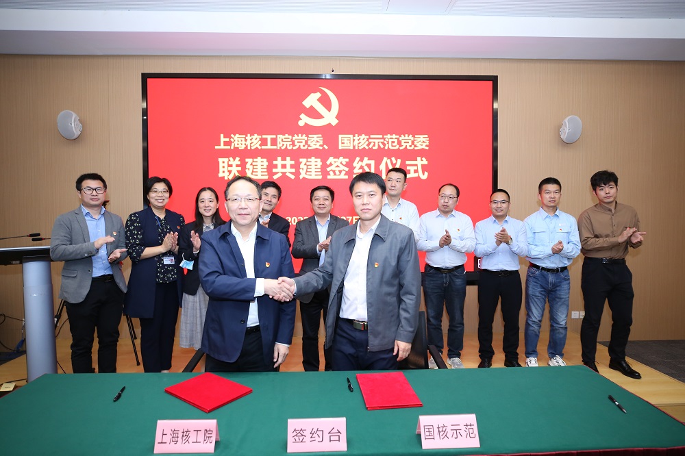 签订联建共建协议(1).jpg 签订联建共建协议(1).jpg